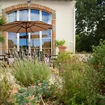 Domaine De Cascaret - Sleeps 16 - July - August Only * Montréal