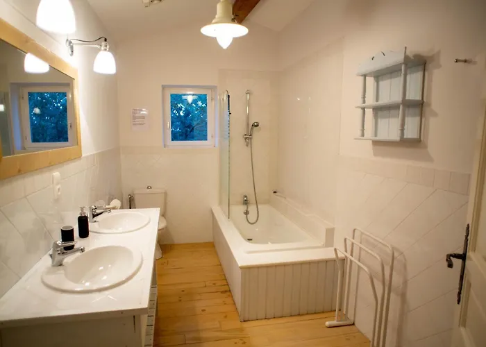 Villa Domaine De Cascaret - Sleeps 16 - July - August Only