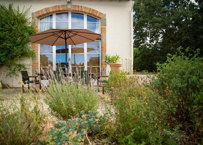 Domaine De Cascaret - Sleeps 16 - July - August Only * Montréal