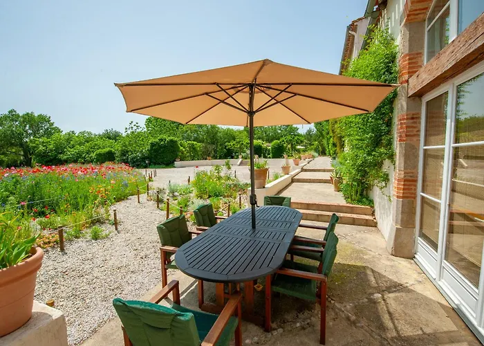 Domaine De Cascaret - Sleeps 16 - July - August Only * Montréal